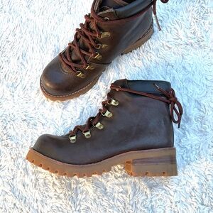 Colorado NWOT Brown Leather lace Up Boots Sz 7.5